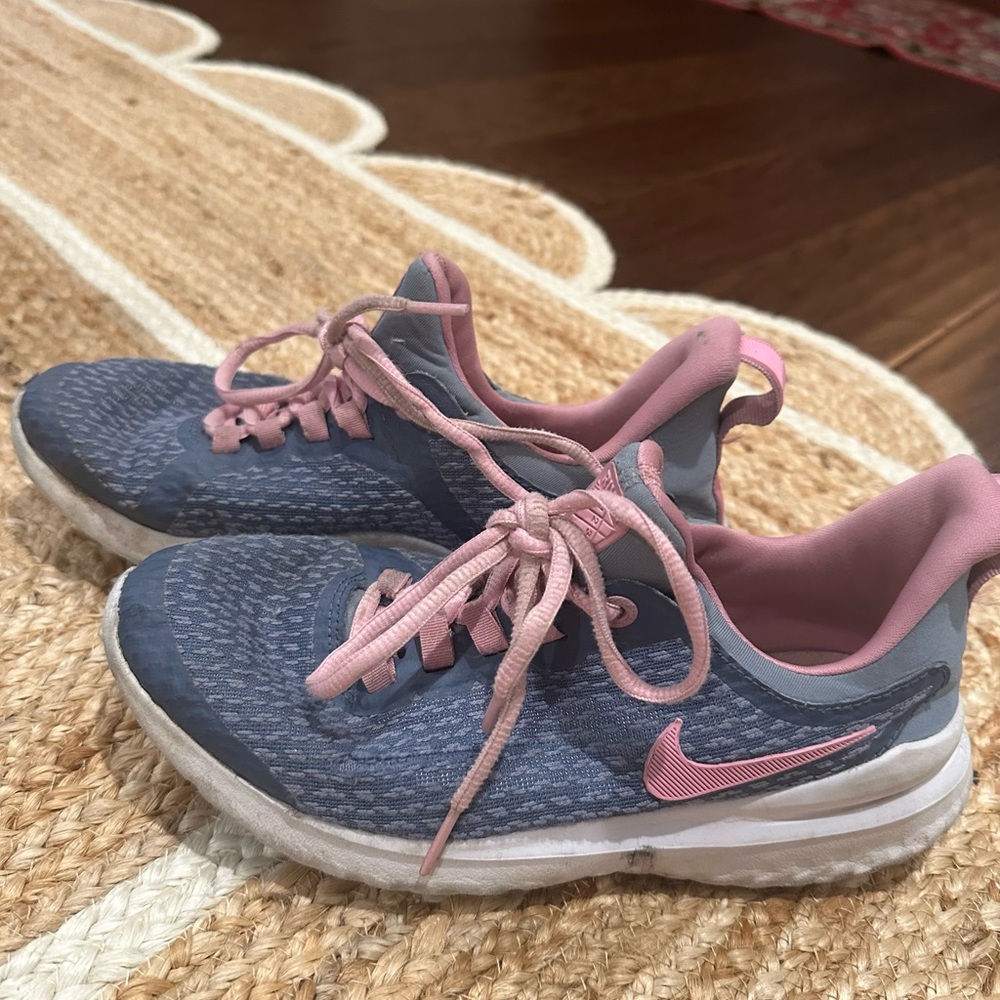 Girls Nike Renew 4.5 - Picture 2 of 5